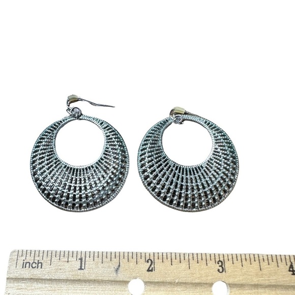 Silver Earrings (Like New - Great Condition) 🩶 - Picture 3 of 3